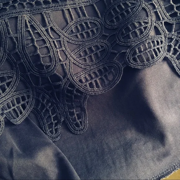 - Miami sleeveless, lace-covered dress Sz. XS Navy Blouse - Picture 6 of 6